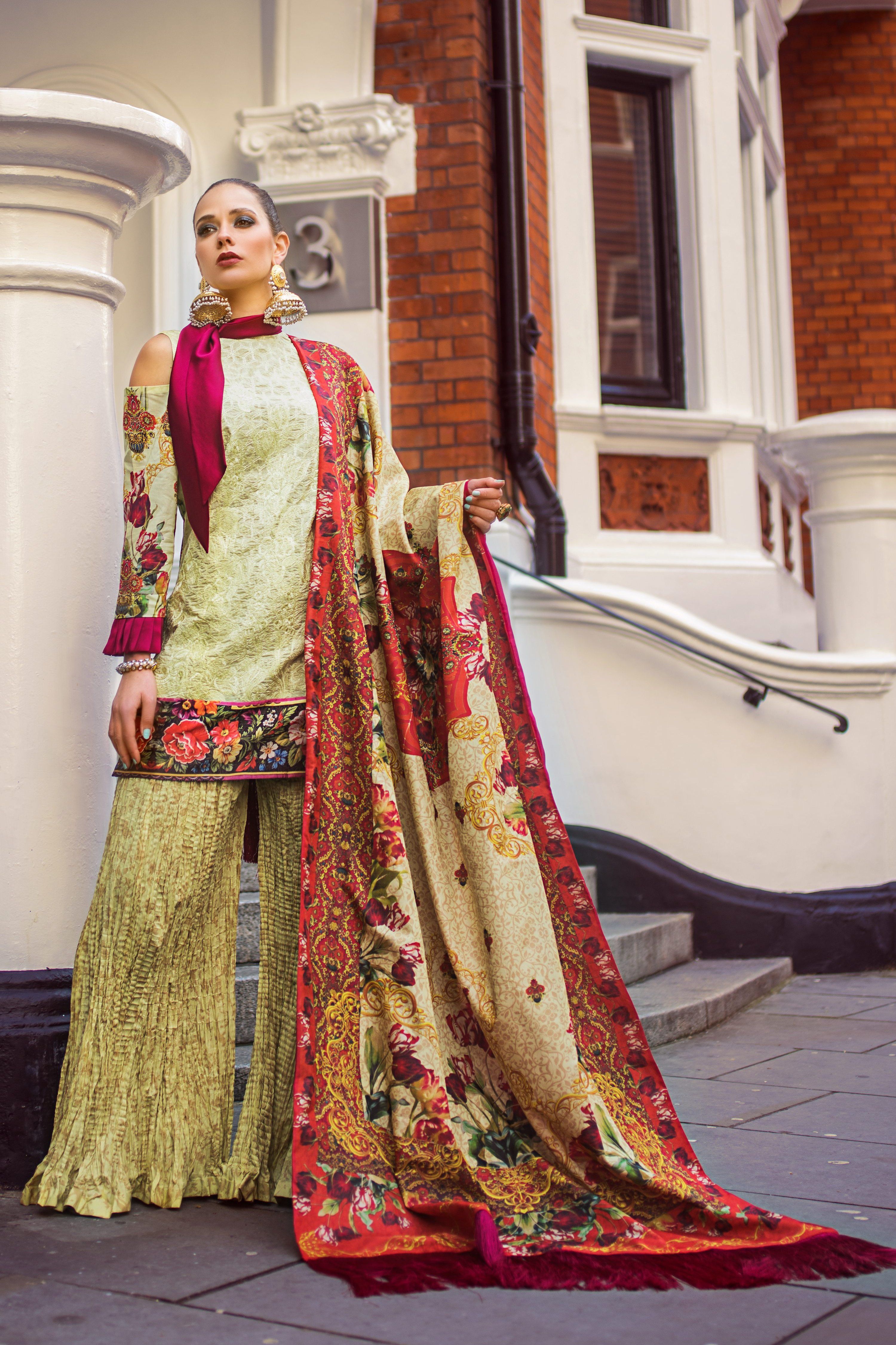 img_honey_waqar_lawn_collection_sale_awwal_boutique