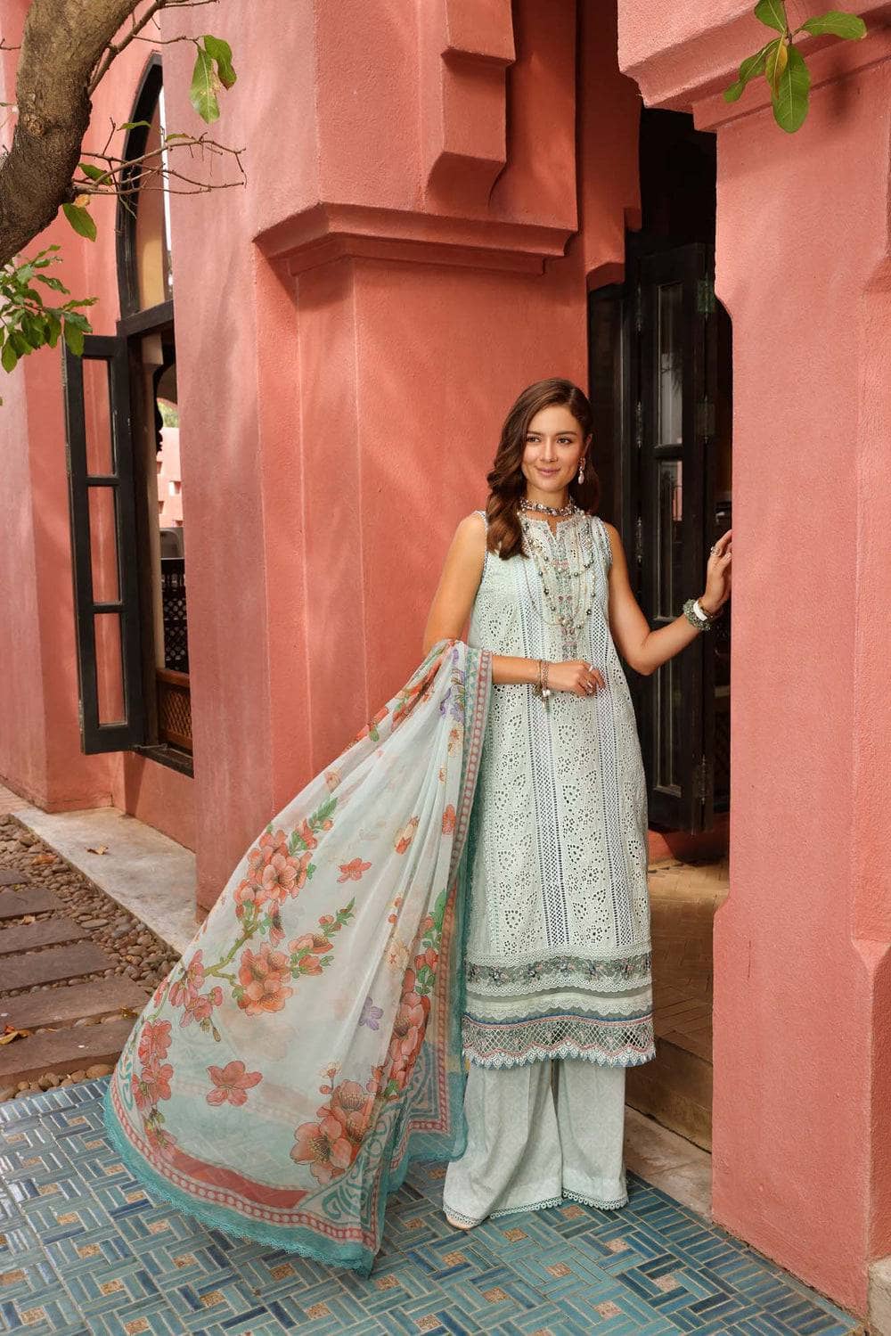 img_saadia_asad_noor_chikankari_23_awwal_boutique