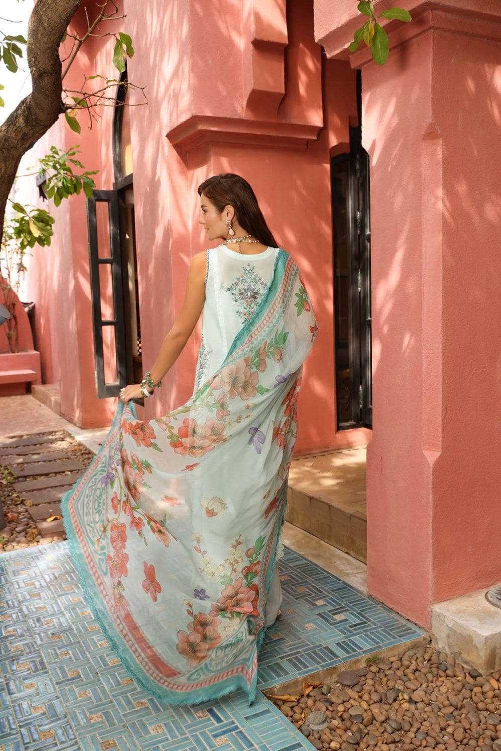 img_saadia_asad_noor_chikankari_23_awwal_boutique