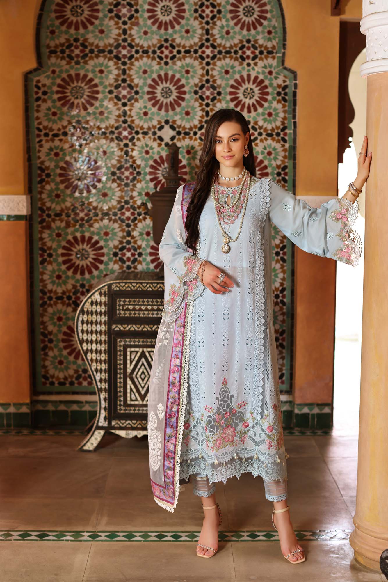 img_saadia_asad_noor_chikankari_23_awwal_boutique