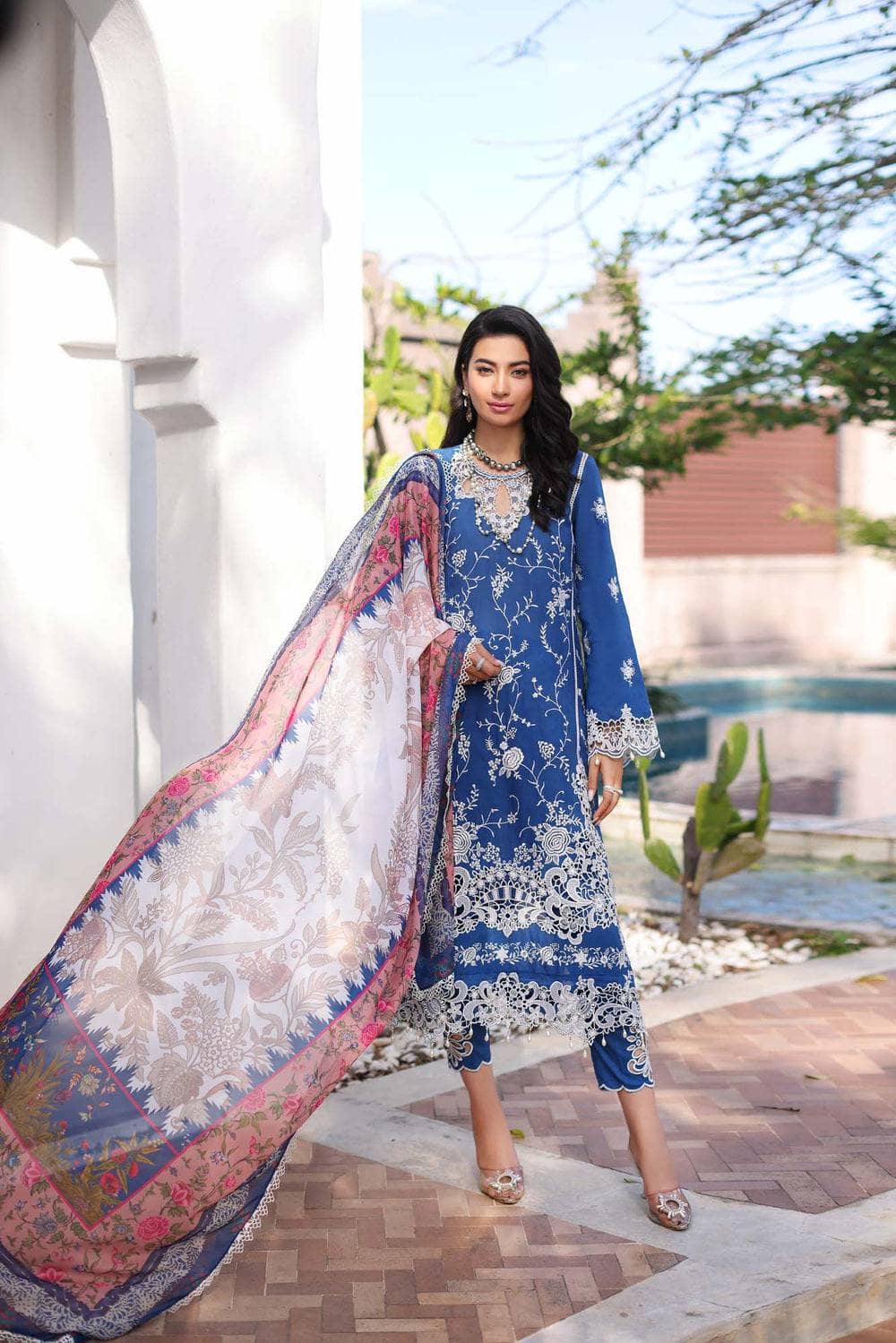 img_saadia_asad_noor_chikankari_23_awwal_boutique