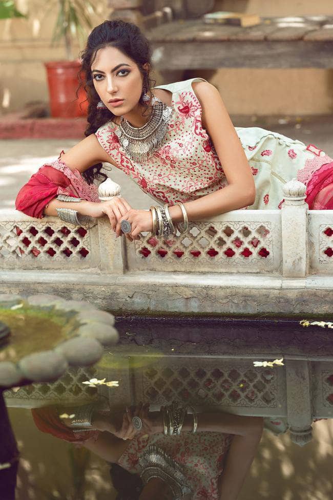 img_shiza_hassan_lawn_collection_awwal_boutique