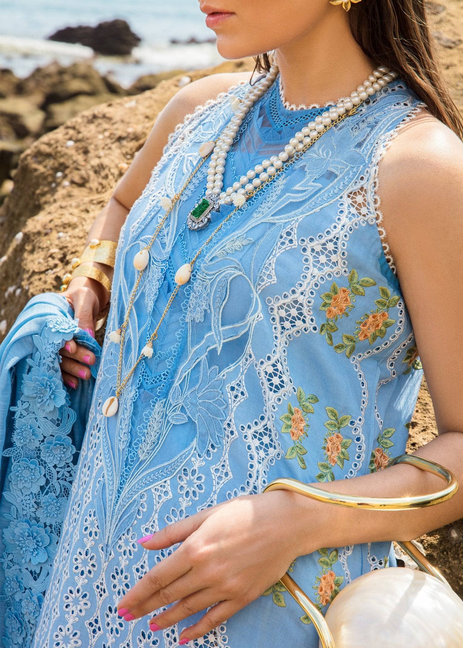 img_crimson_lawn_by_saira_shakira_awwal_boutique