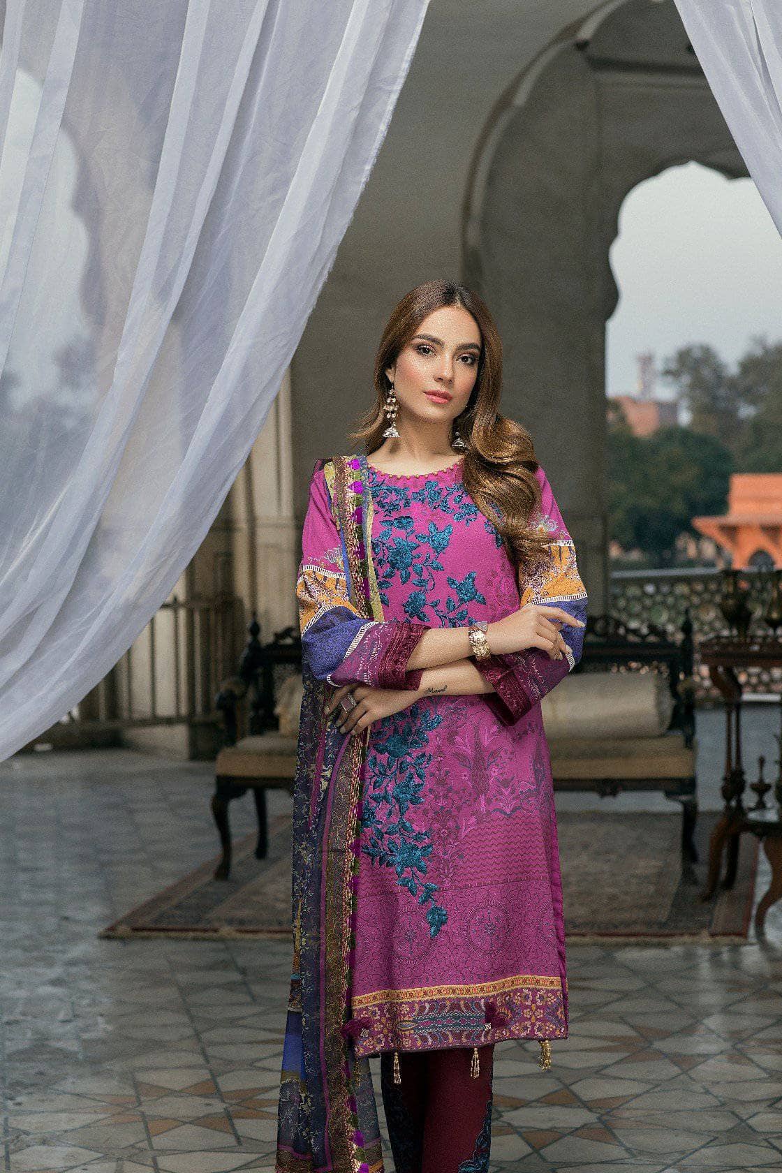 img_azure_luxury_lawn_collection_awwal_boutique