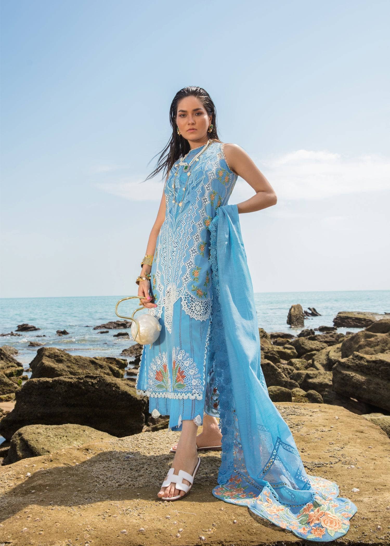 img_crimson_lawn_by_saira_shakira_awwal_boutique