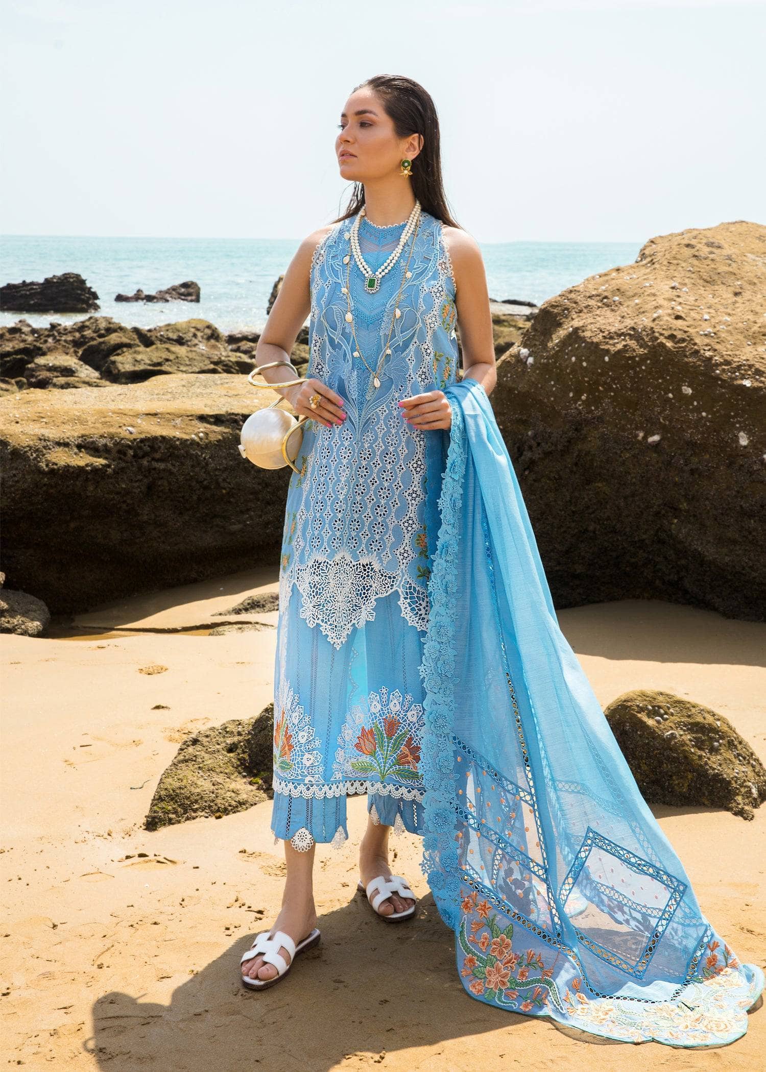 img_crimson_lawn_by_saira_shakira_awwal_boutique