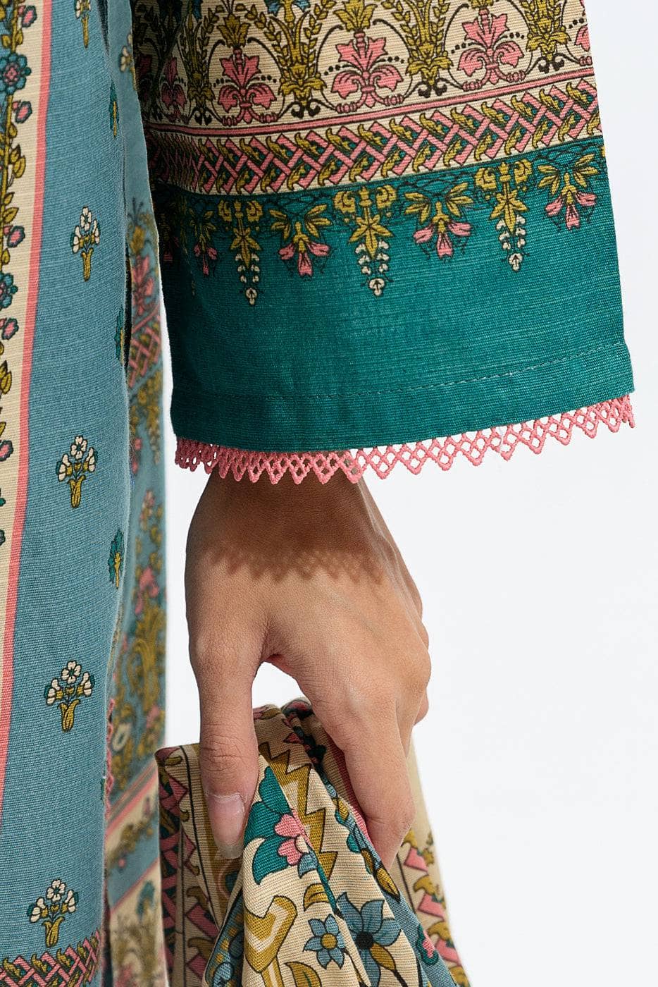 img_beechtree_winter_22_awwal_boutique