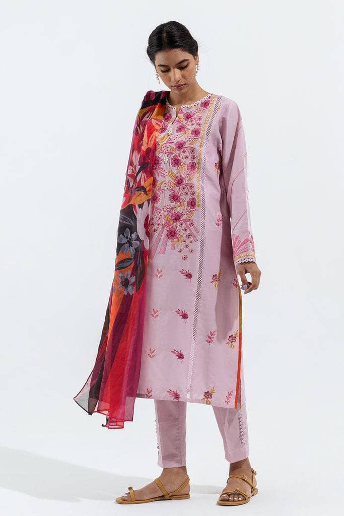 img_beechtree_lawn_2022_awwal_boutique