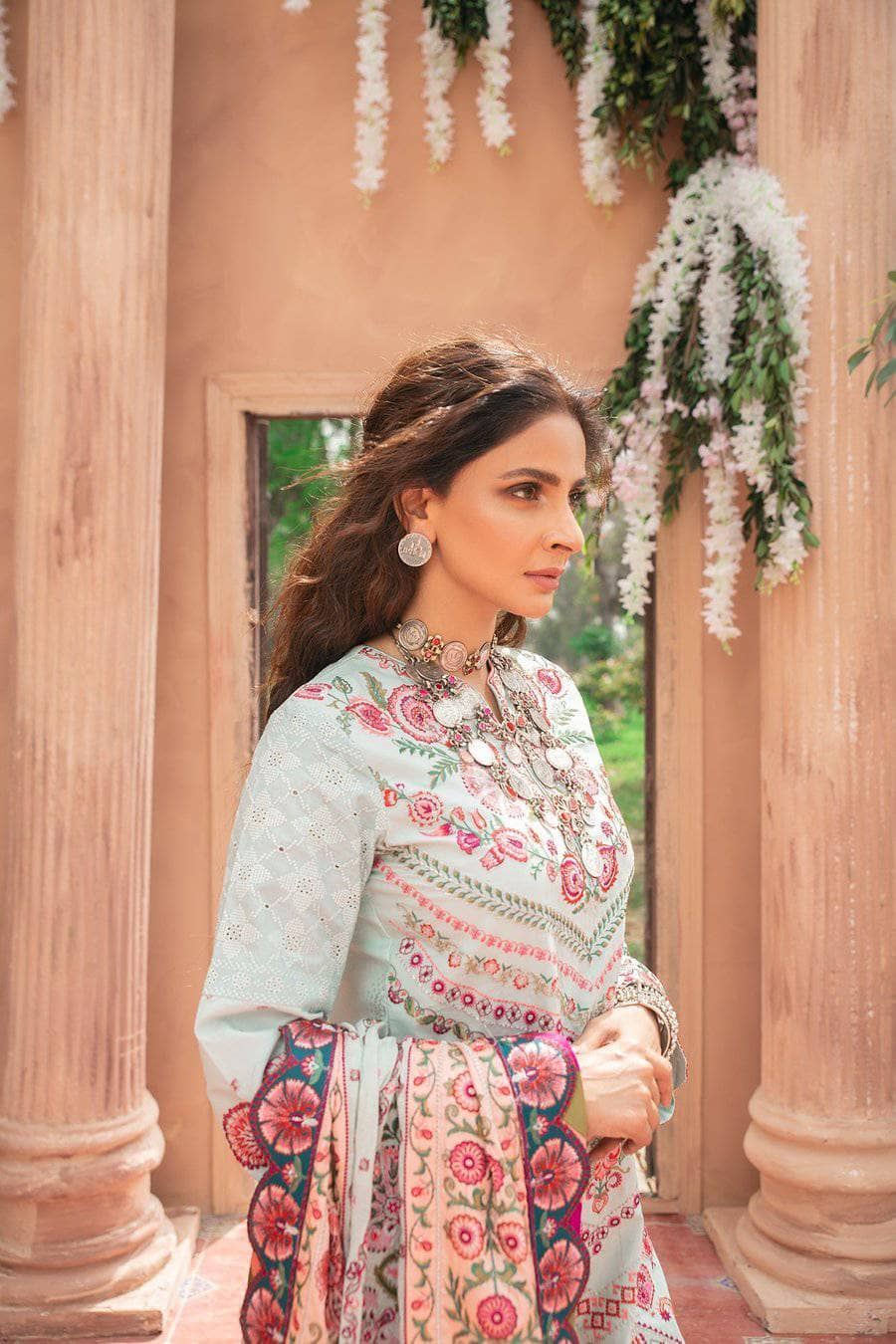 img_maryam_hussain_luxury_lawn_2021_awwal_boutique