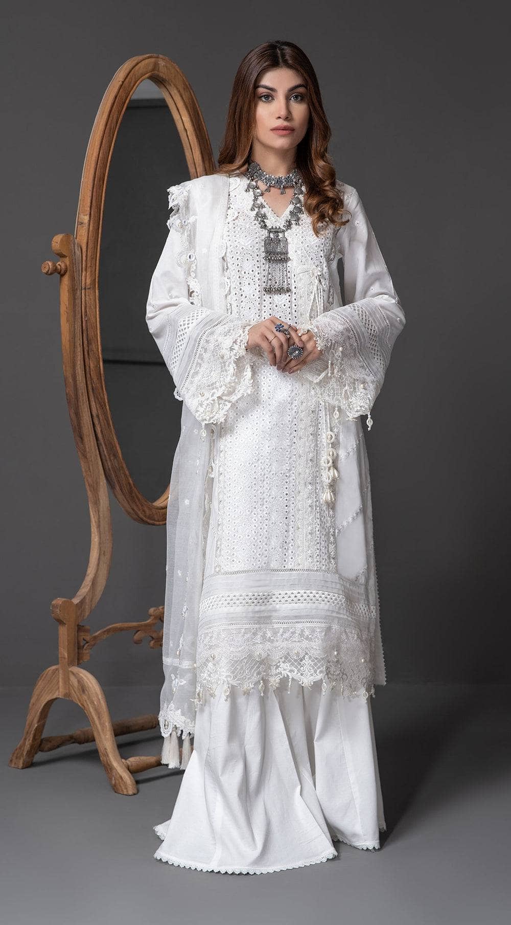 Img_anaya_monochrome_awwal_boutique