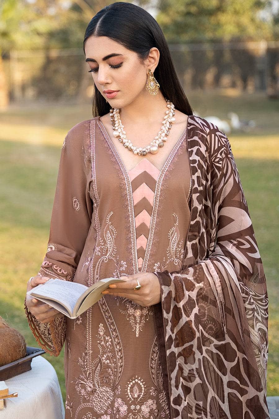 img_ramsha_andaz_lawn_23_awwal_boutique