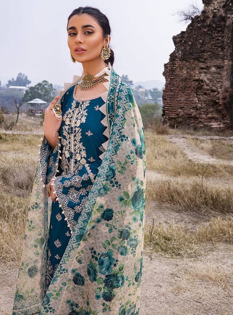 Img_zainab_chottani_awwal_boutique