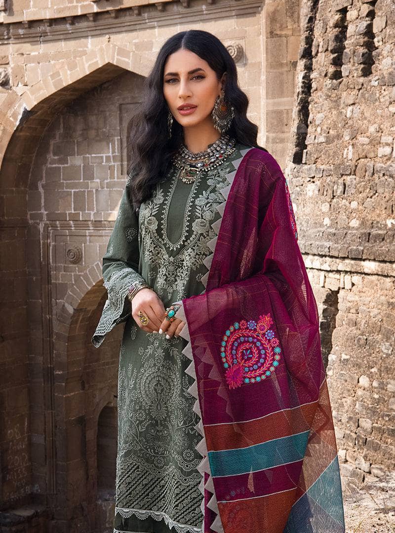 Img_zainab_chottani_awwal_boutique