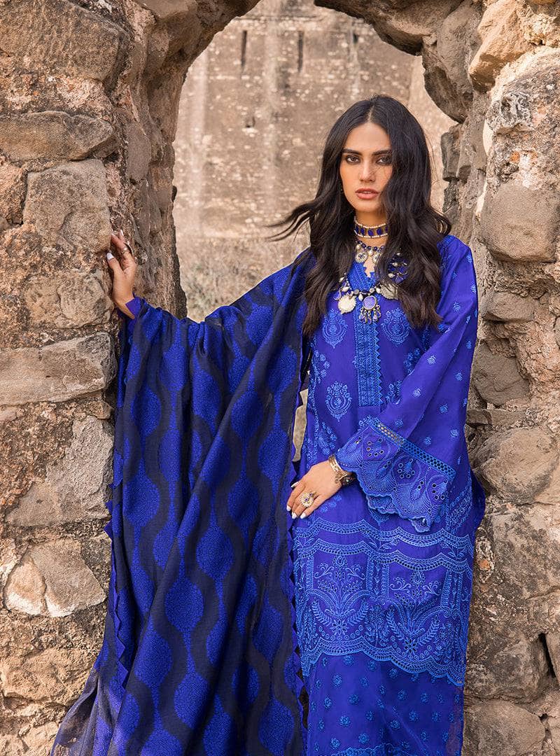 Img_zainab_chottani_awwal_boutique