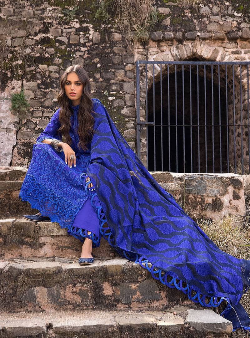 Img_zainab_chottani_awwal_boutique