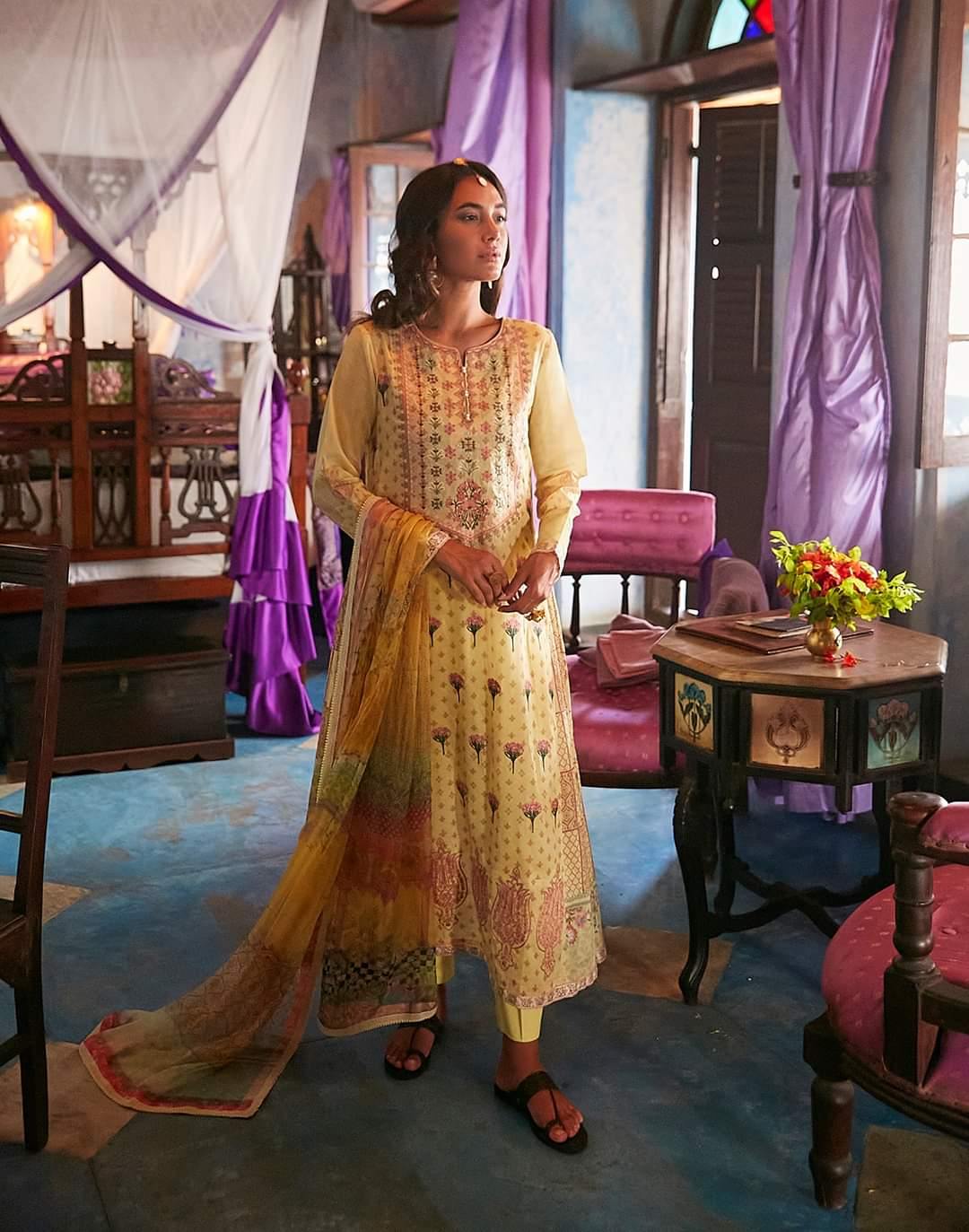 img_qalamkar_lawn_2020_awwal_boutique