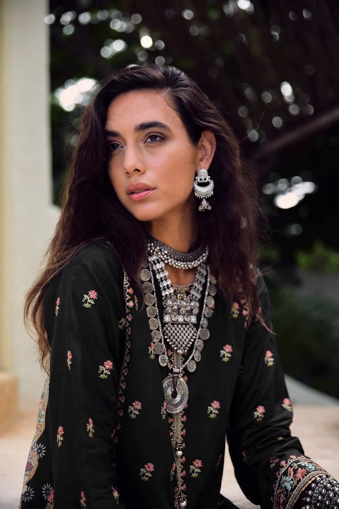 img_qalamkar_lawn_2020_awwal_boutique