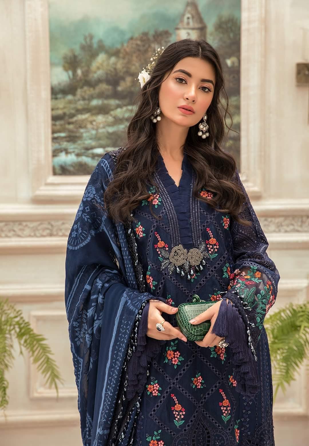 img_maria_b_mbroidered_chiffon_2020_awwal_boutique