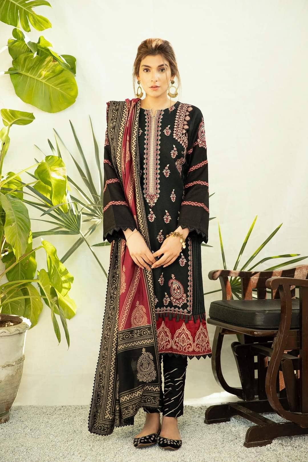 img_spotted_in_qalamkar_luxury_shawls_collection_awwal_boutique