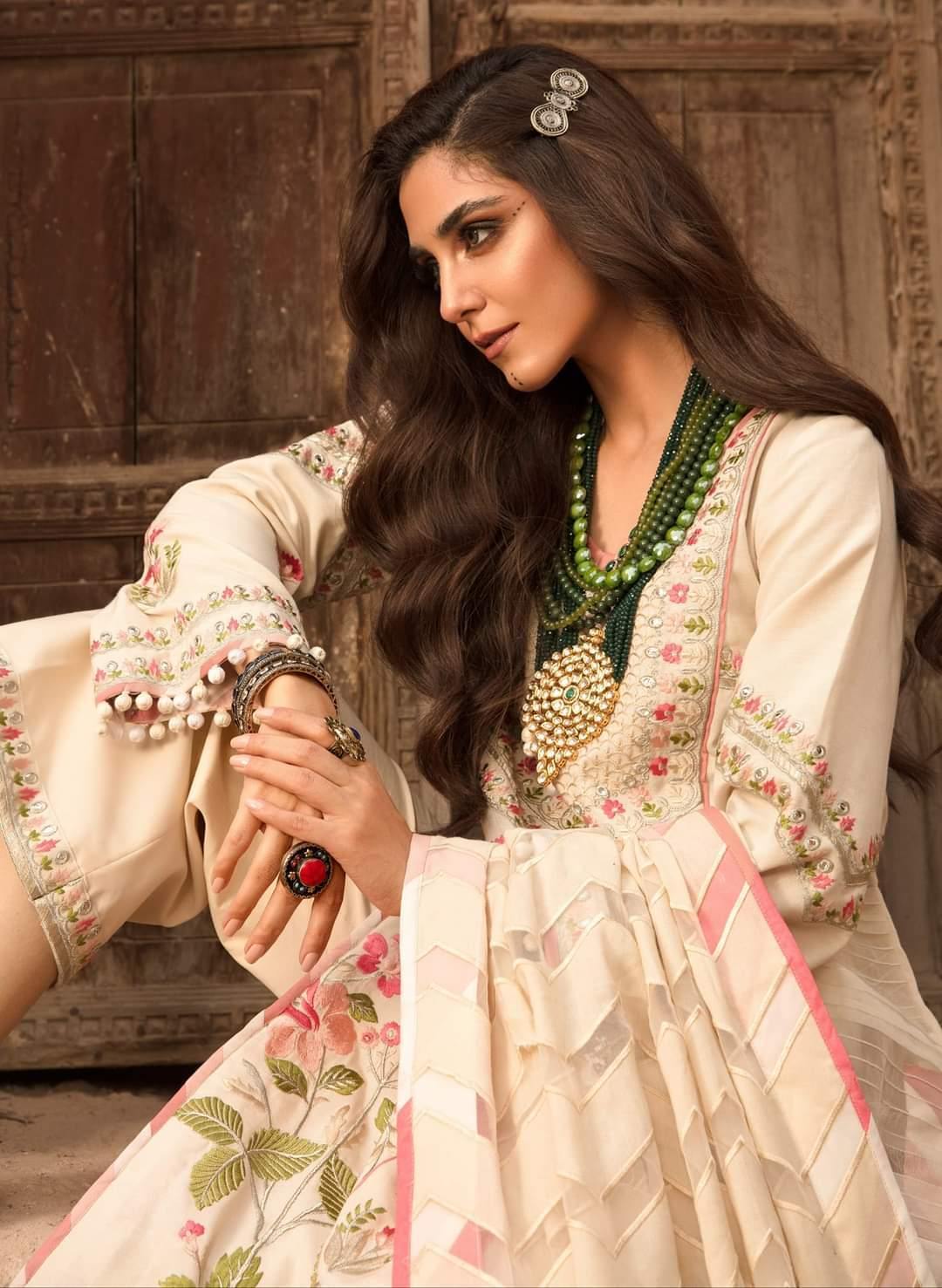 img_crimson_winter_collection_awwal_boutique