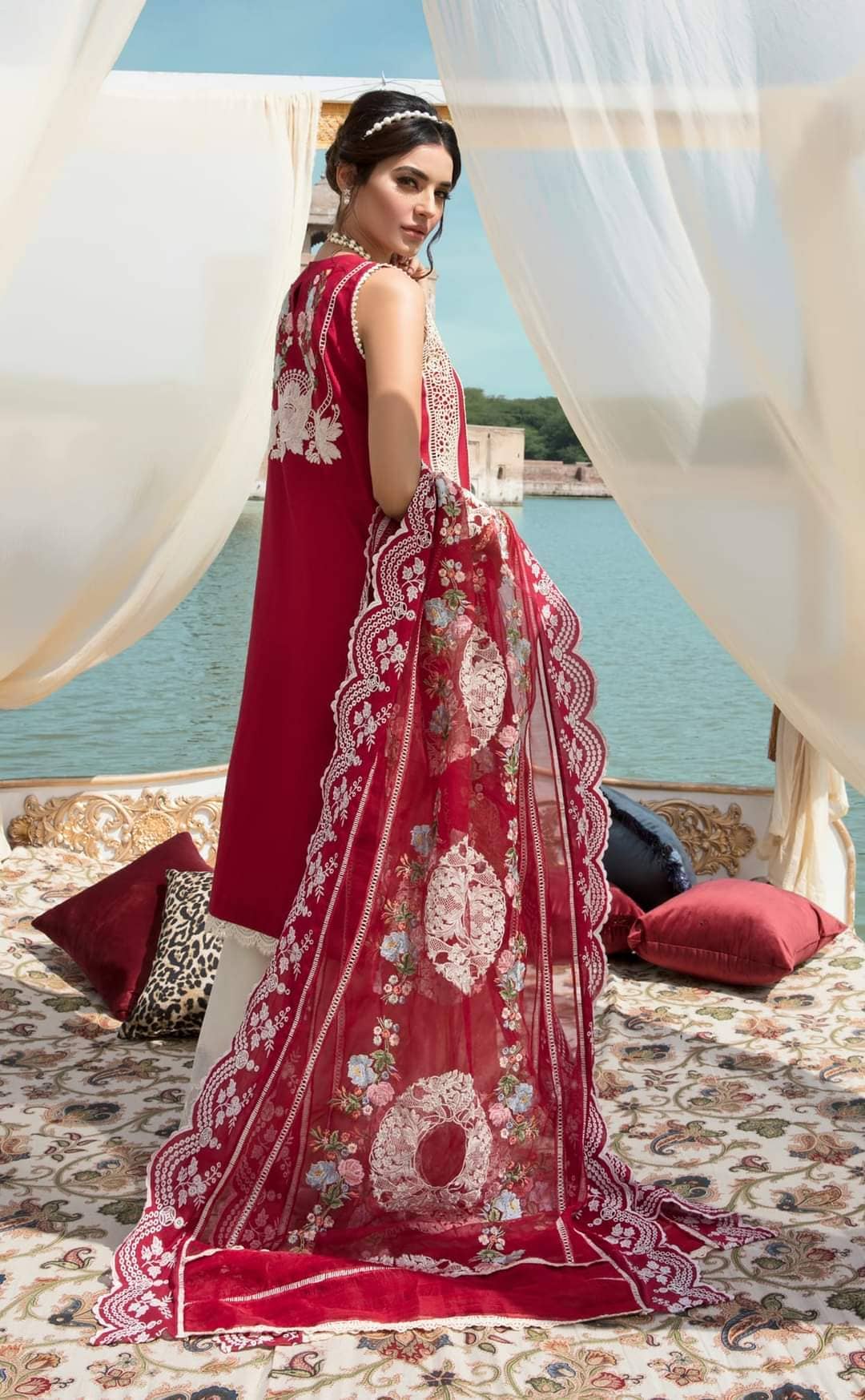 img_crimson_lawn_by_saira_shakira_awwal_boutique