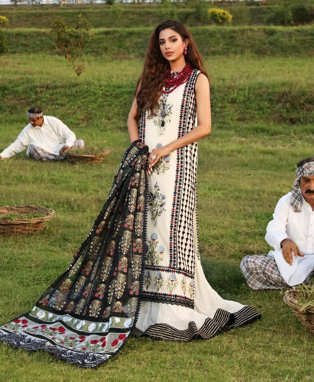 img_crimson_lawn_by_saira_shakira_2021_awwal_boutique