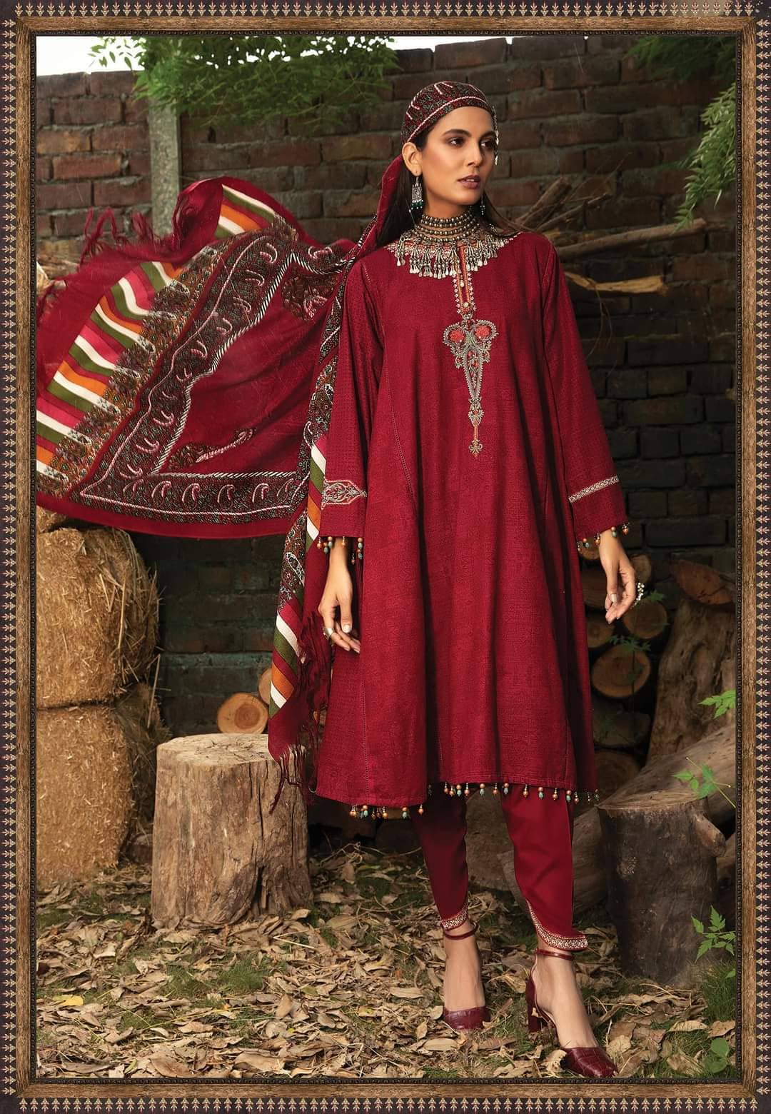 img_maria_b_m_prints_winter_woolen_shawl_awwal_boutique