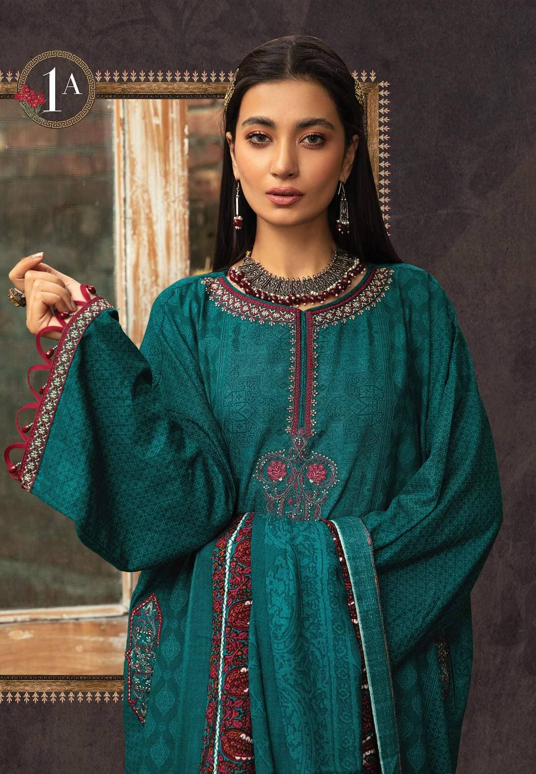 img_maria_b_m_prints_winter_woolen_shawl_awwal_boutique