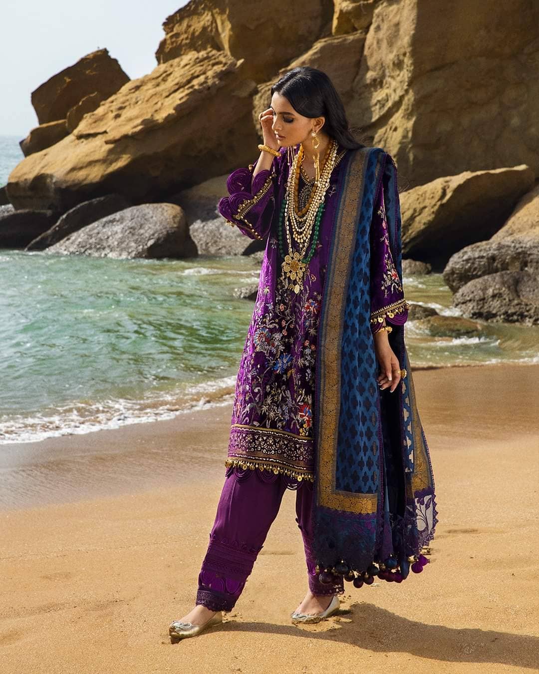 img_sana_safinaz_luxury_velvet_awwal_boutique