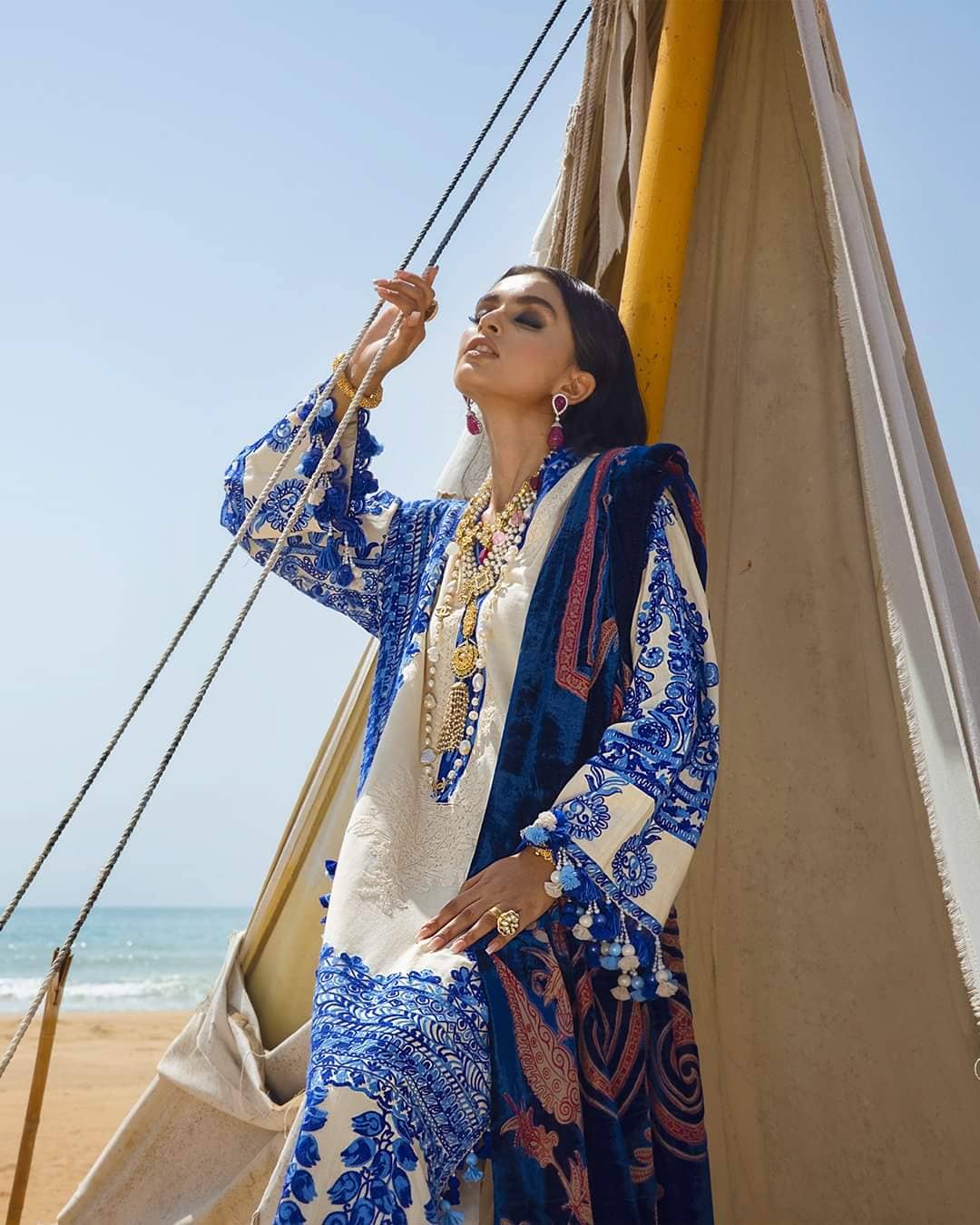 img_sana_safinaz_luxury_velvet_awwal_boutique