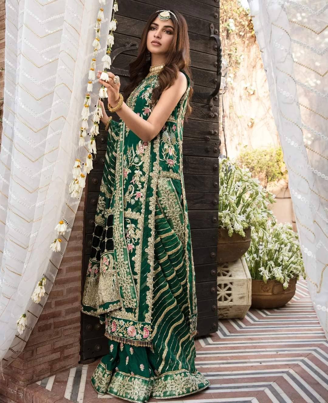 img_crimson_wedding_edition_awwal_boutique