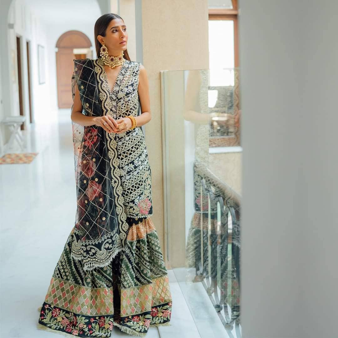 img_crimson_wedding_edition_awwal_boutique