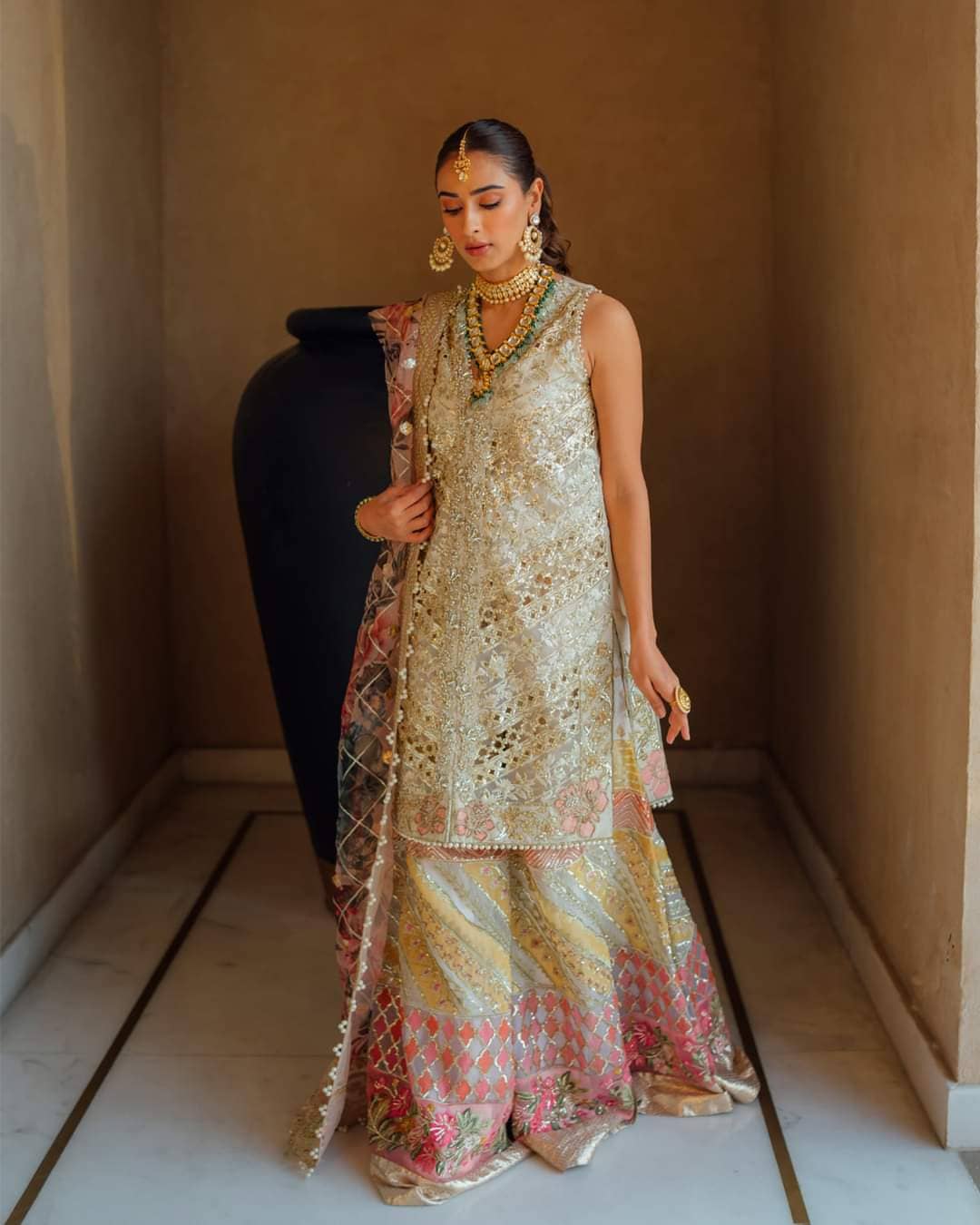 img_crimson_wedding_edition_awwal_boutique