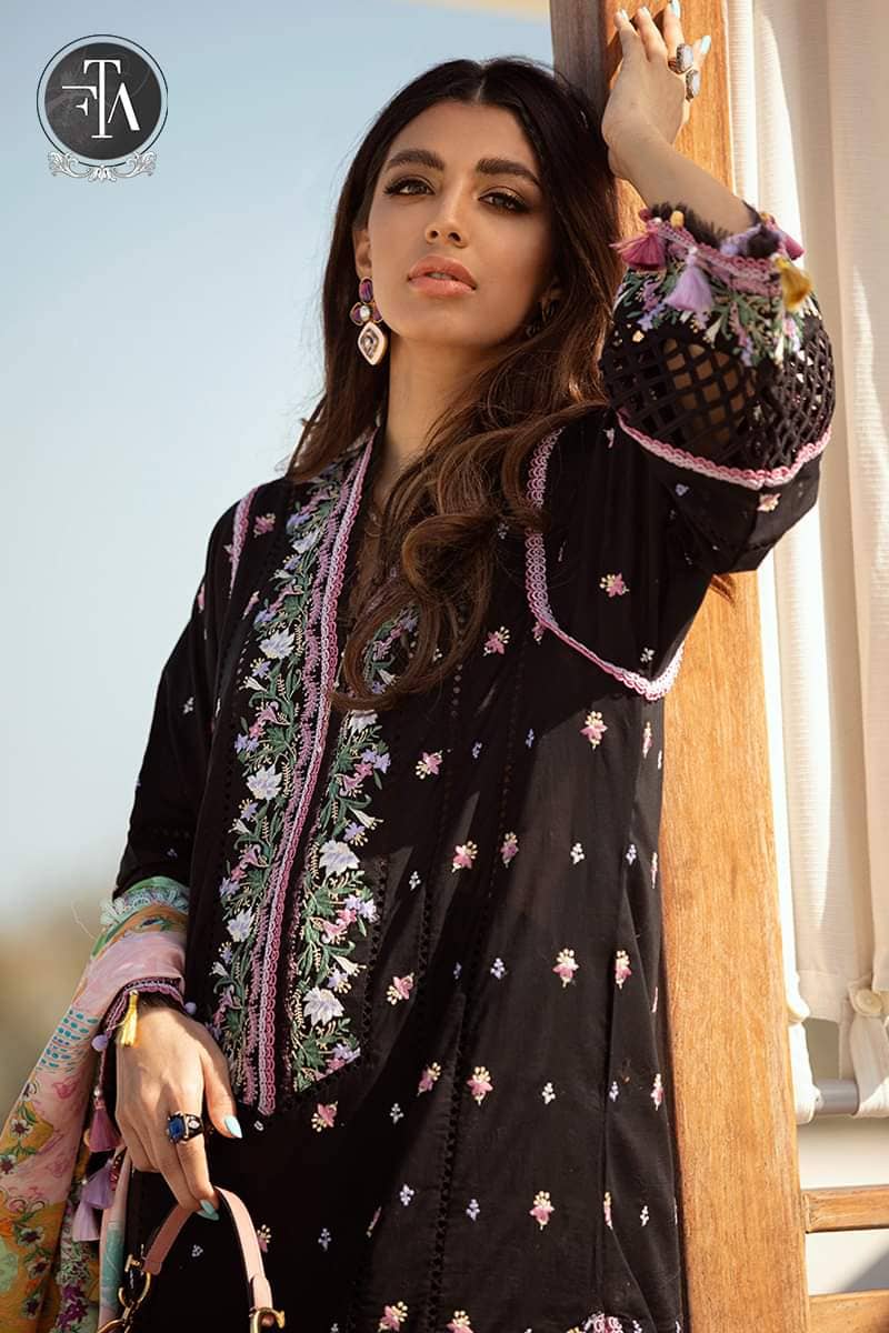 img_farah_talib_aziz_lawn_22_awwal_boutique_awwal_boutique