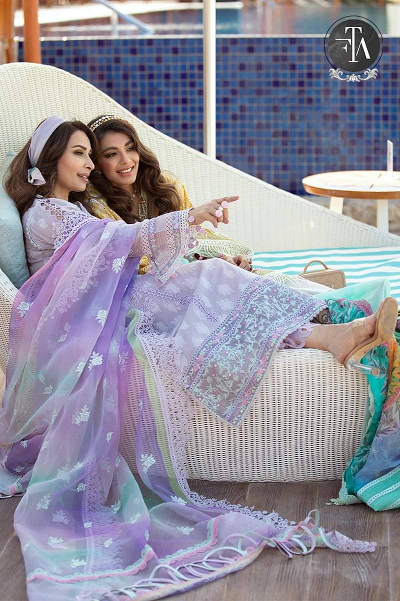 img_farah_talib_aziz_lawn_22_awwal_boutique_awwal_boutique