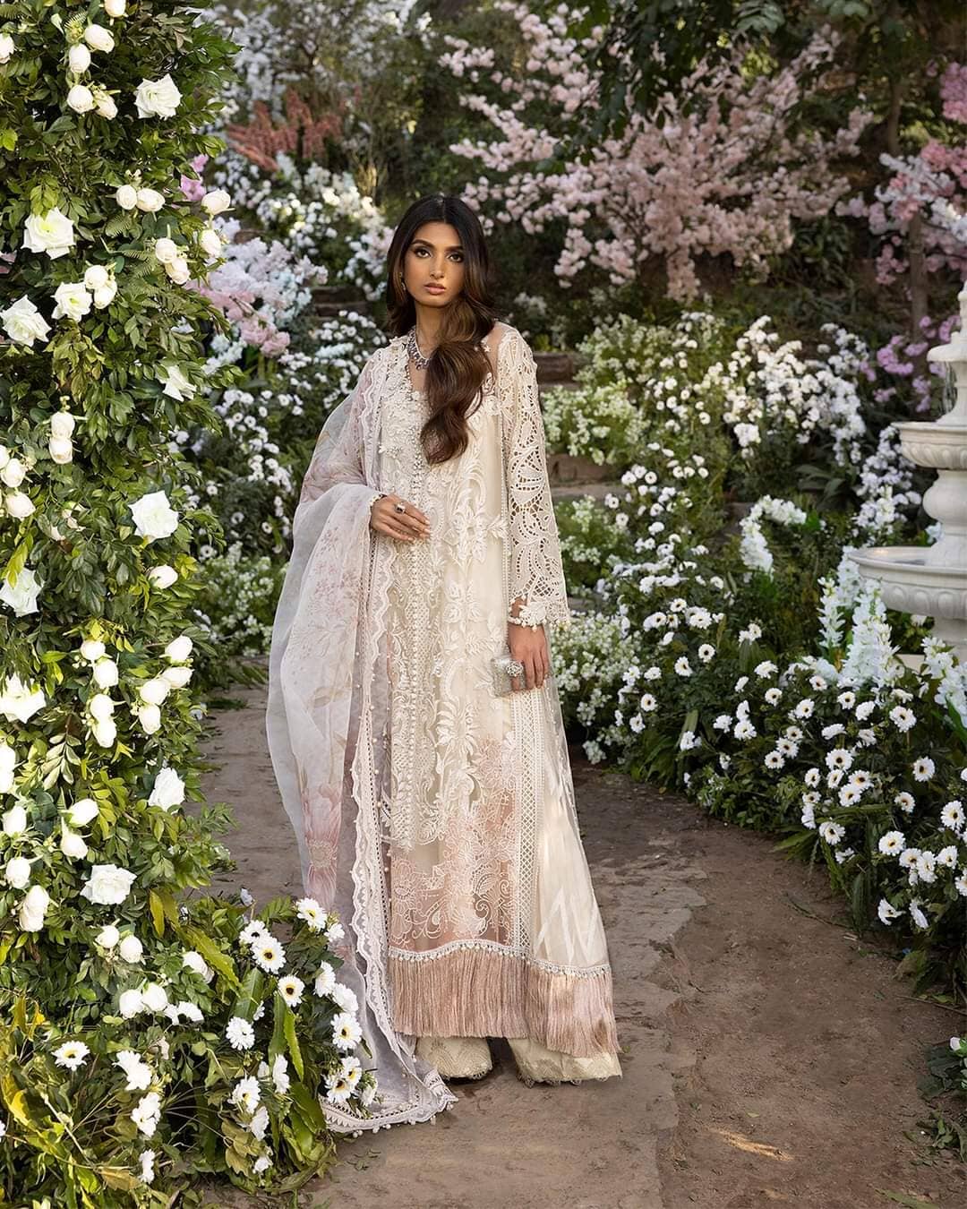 img_sana_safinaz_luxury_lawn_22_awwal_boutique