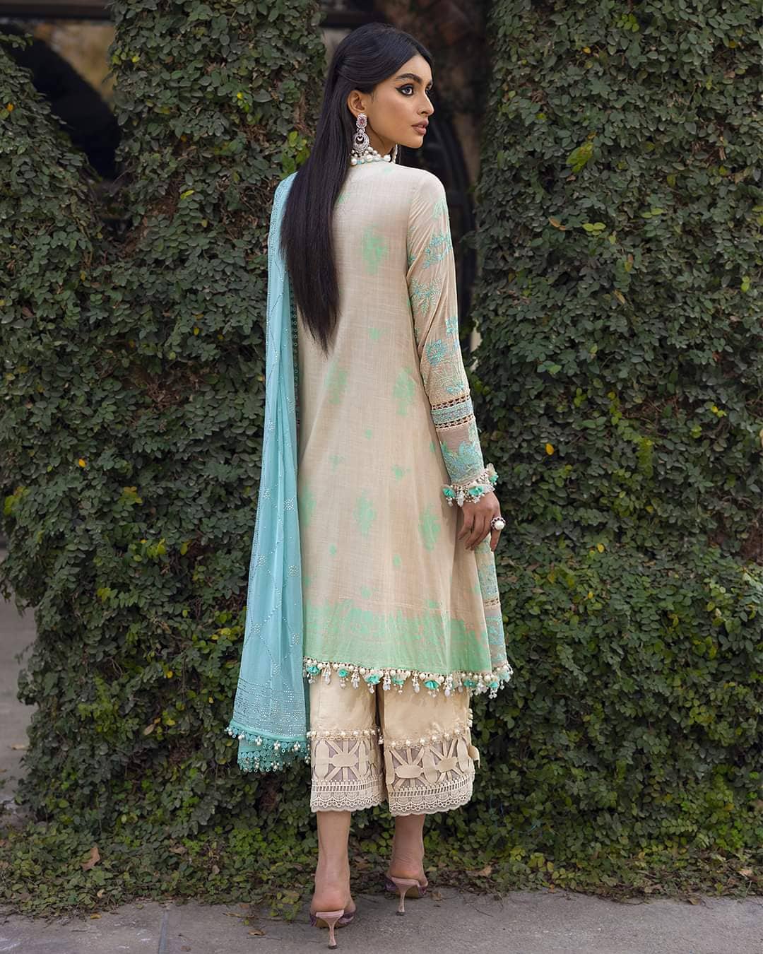 img_sana_safinaz_luxury_lawn_22_awwal_boutique