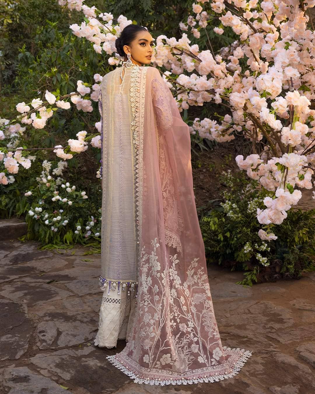 img_sana_safinaz_lawn_22_awwal_boutique