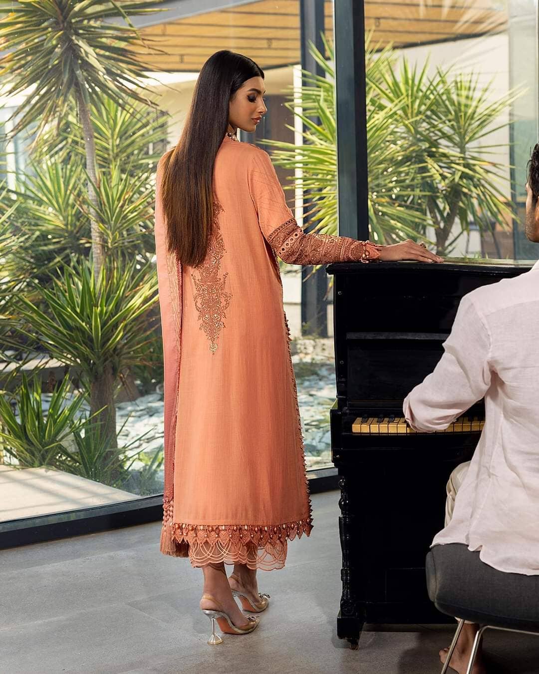 img_sana_safinaz_luxury_lawn_22_awwal_boutique