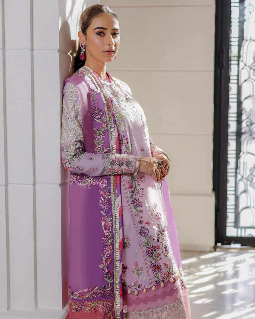 img_elan_lawn_22_awwal_boutique