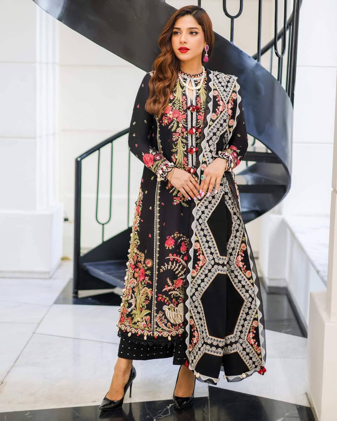 img_elan_lawn_22_awwal_boutique