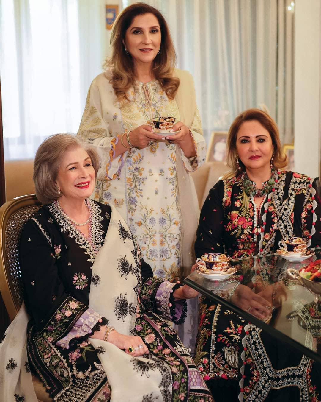 img_elan_lawn_22_awwal_boutique