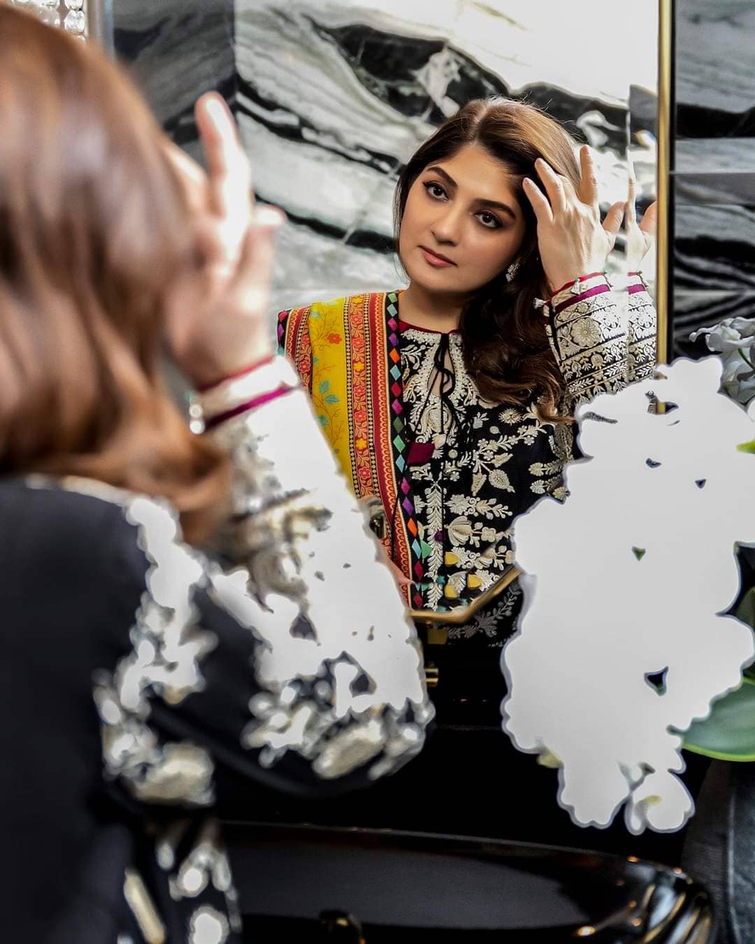 img_spotted_in_elan_lawn_awwal_boutique