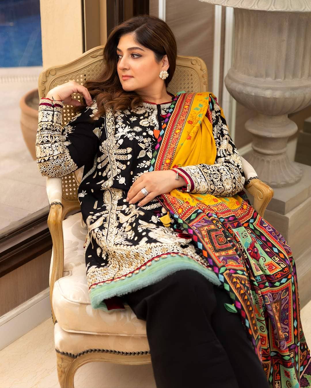 img_spotted_in_elan_lawn_awwal_boutique