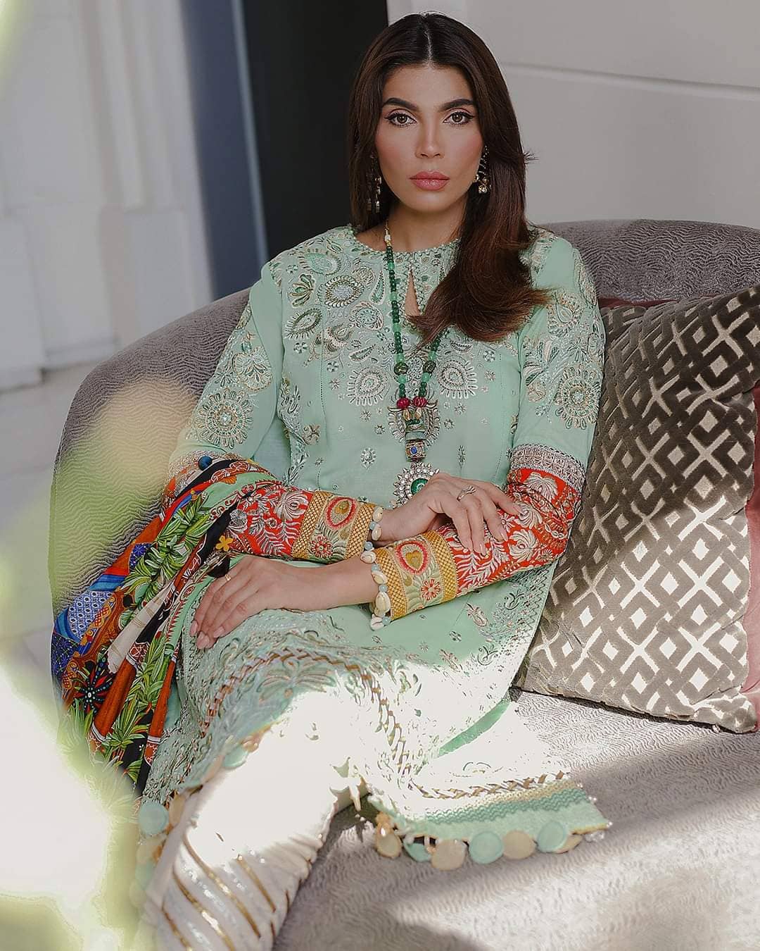 img_spotted_in_elan_lawn_awwal_boutique