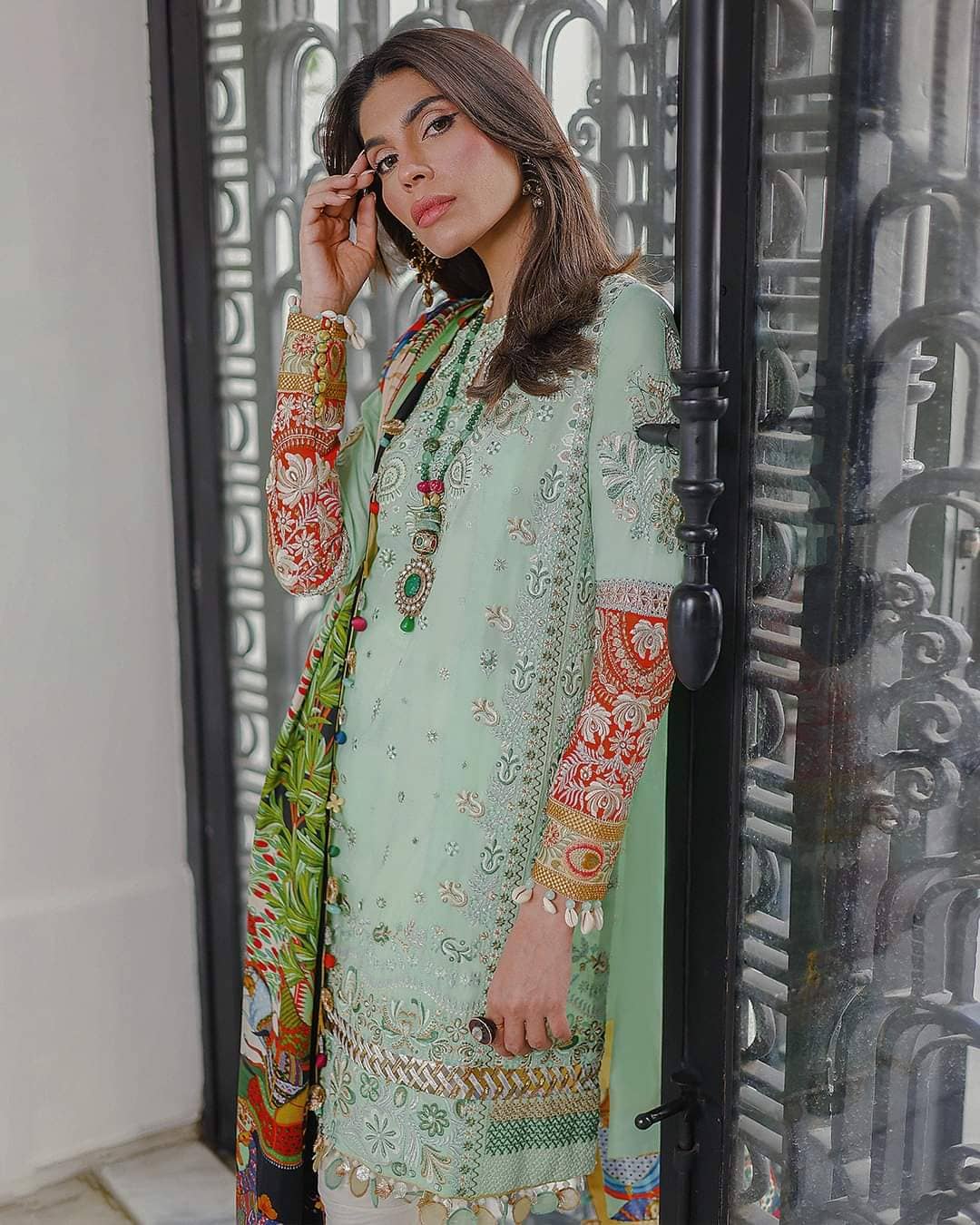 img_spotted_in_elan_lawn_awwal_boutique