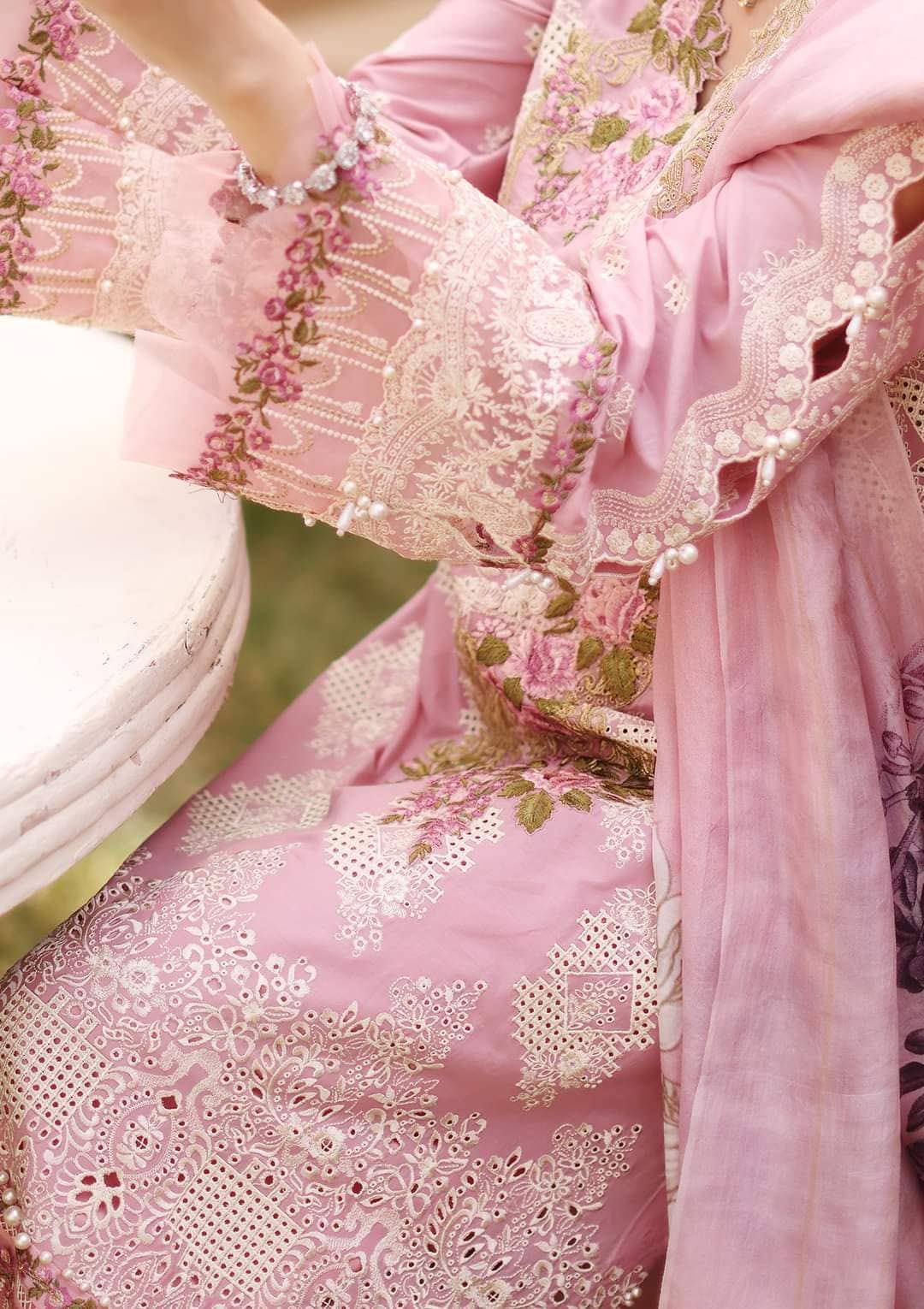 img_elaf_luxury_lawn_22_awwal_boutique