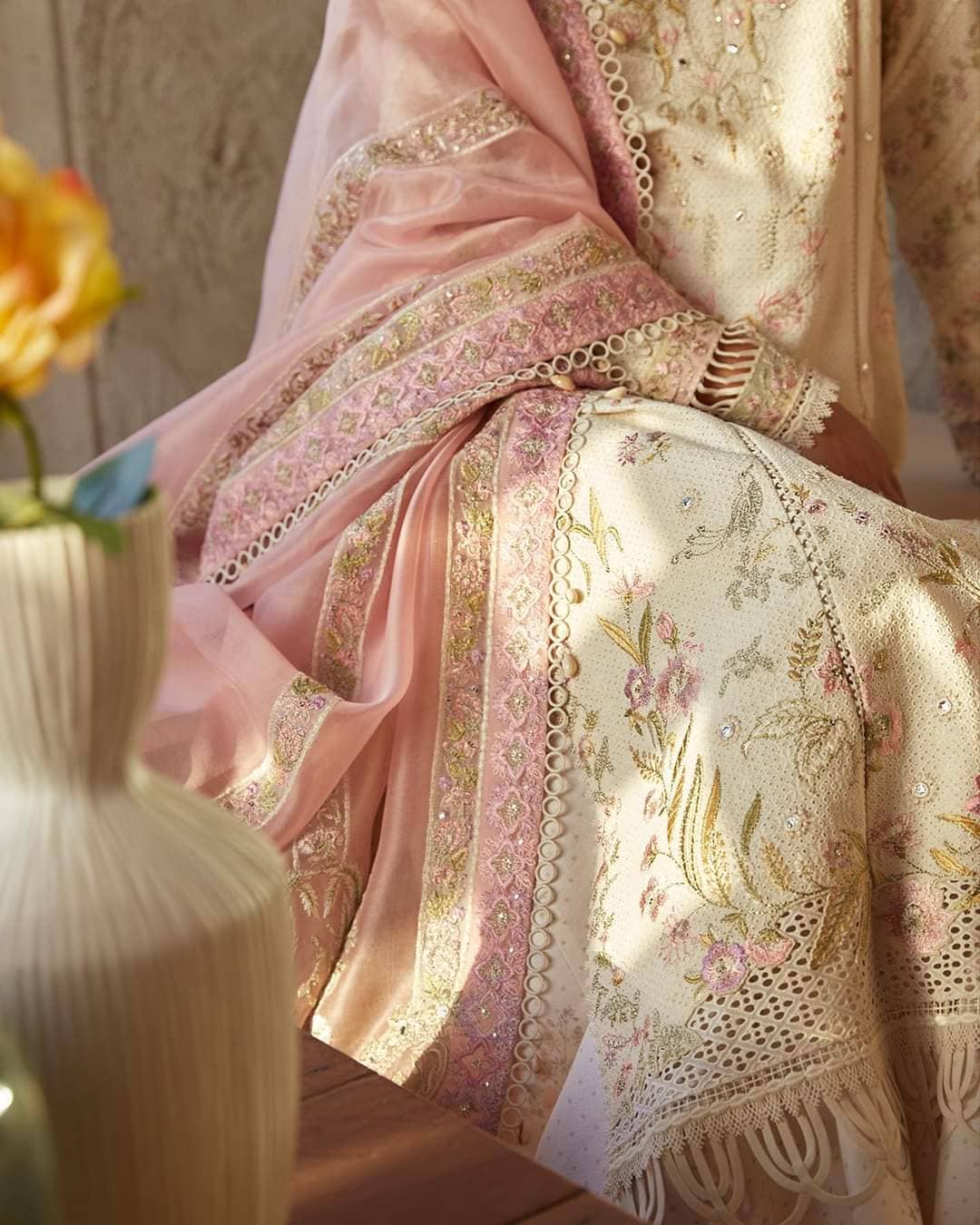 img_suffuse_lawn_collection_22_awwal_boutique