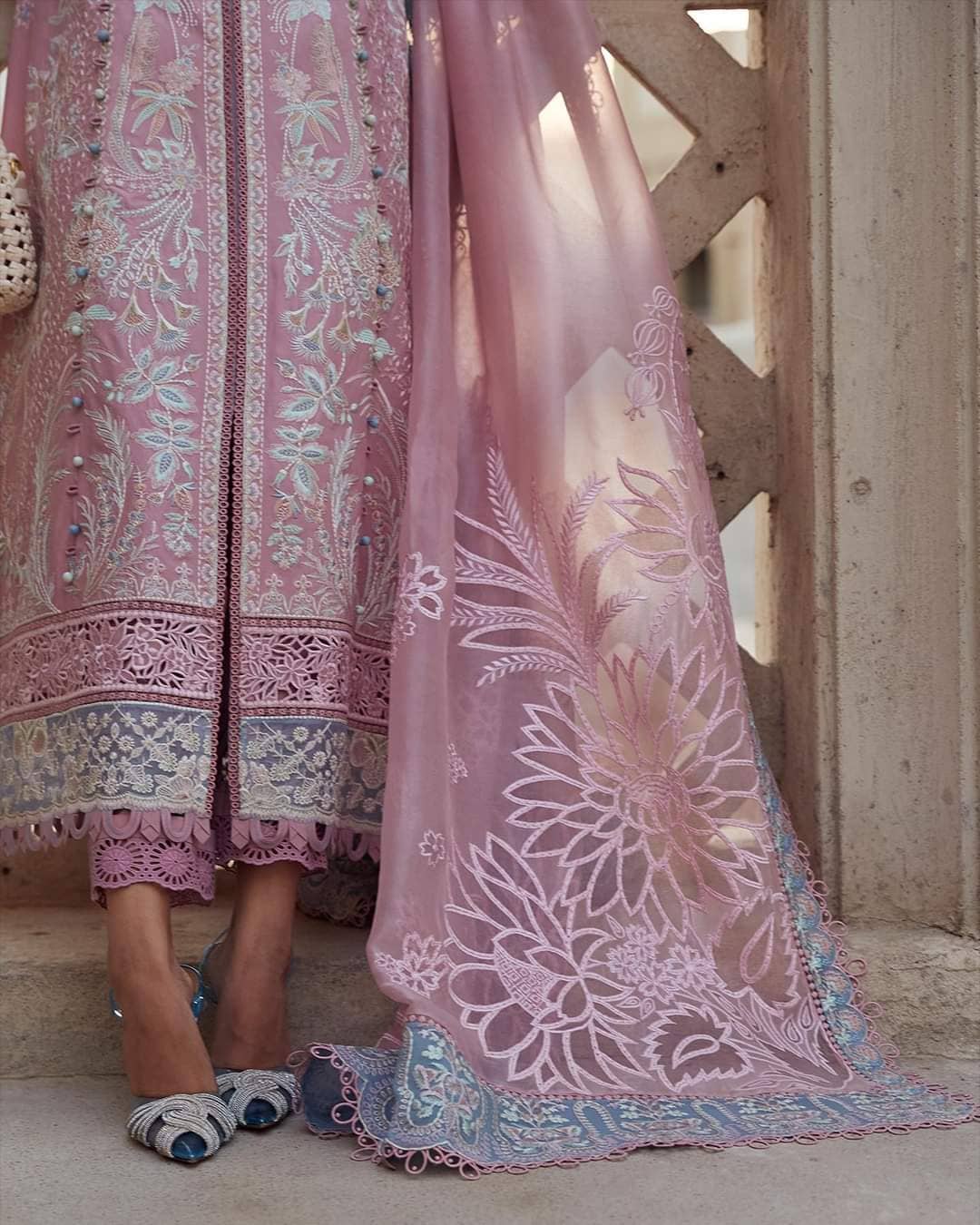 img_suffuse_lawn_collection_22_awwal_boutique