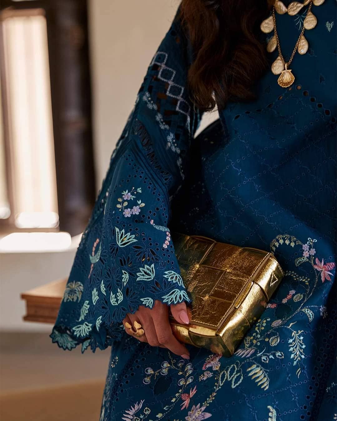 img_suffuse_lawn_collection_22_awwal_boutique